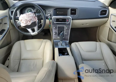 2012 Volvo S60 T6 z USA, uszkodzony, nr VIN YV1902FHXC2043537